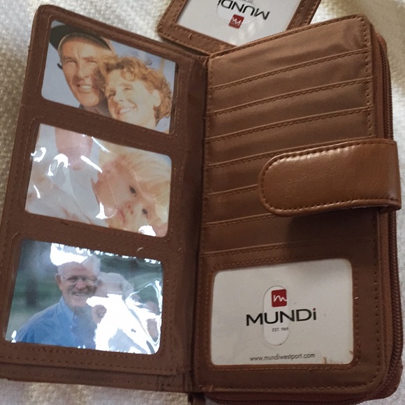 NWOT  Large Mundi wallet   Beige color🌷🌷🌷🌷 - Picture 2 of 5